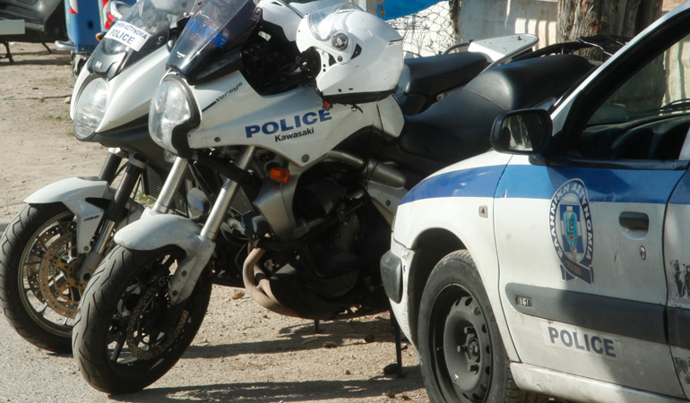 Αποτέλεσμα εικόνας για Στα χέρια της ΕΛΑΣ η «Καμόρα» των τσιγγάνων - Αστυνομικοί μεταμορφώθηκαν σε οικοδόμους